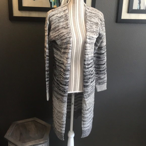 1 hour sale. What’s Next, cardigan sweater, opens in front - Picture 1 of 4